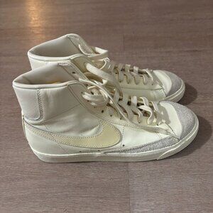 Nike Women's Blazer Mid 77